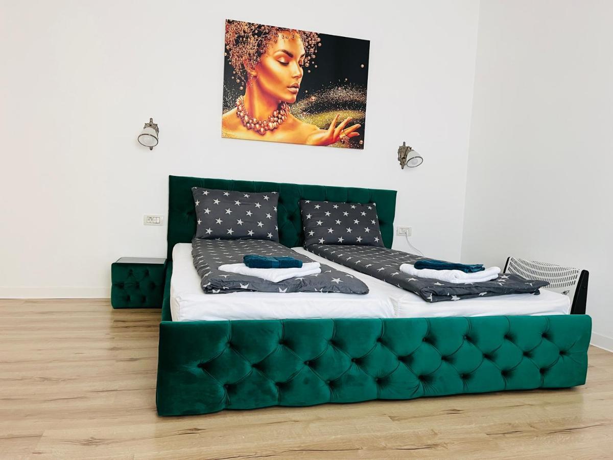Pensiunea Queen Remetea Mare Bagian luar foto