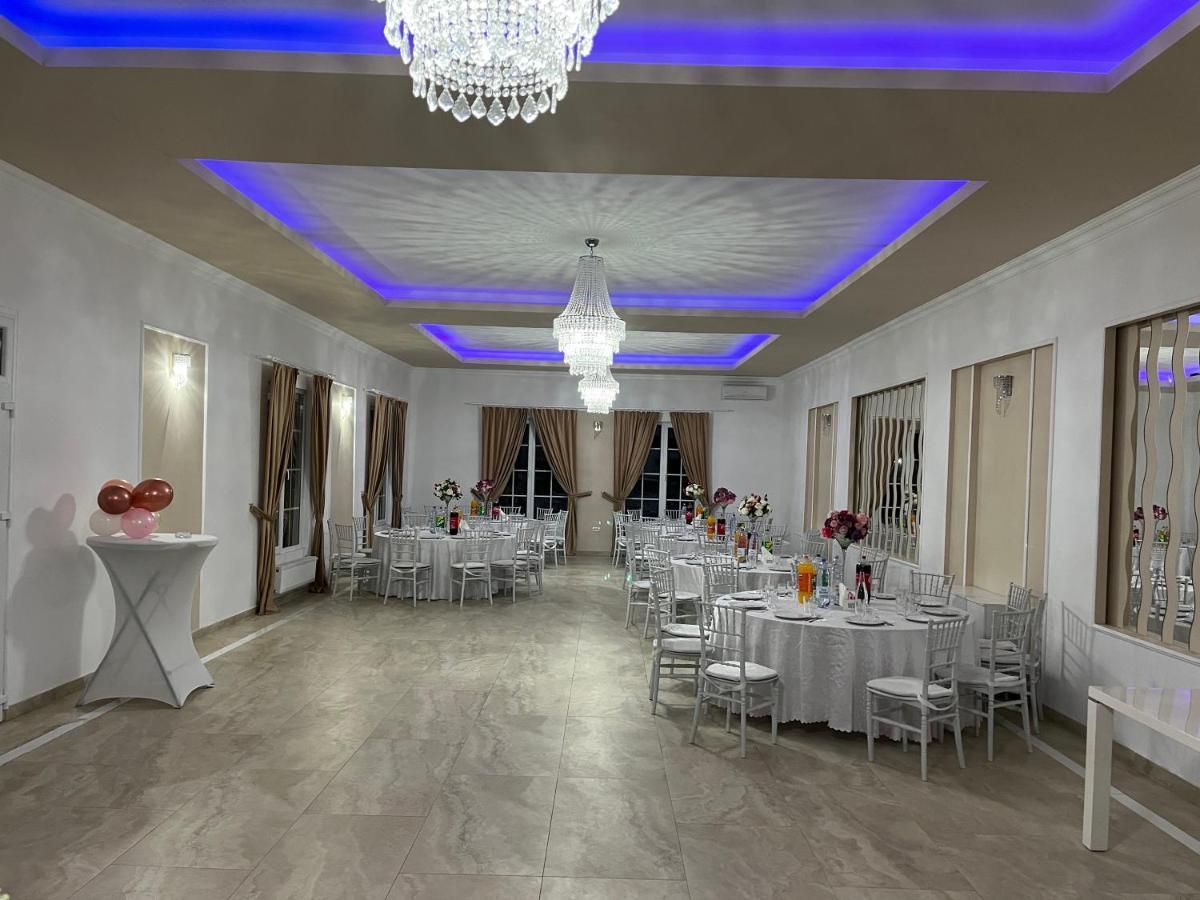 Pensiunea Queen Remetea Mare Bagian luar foto